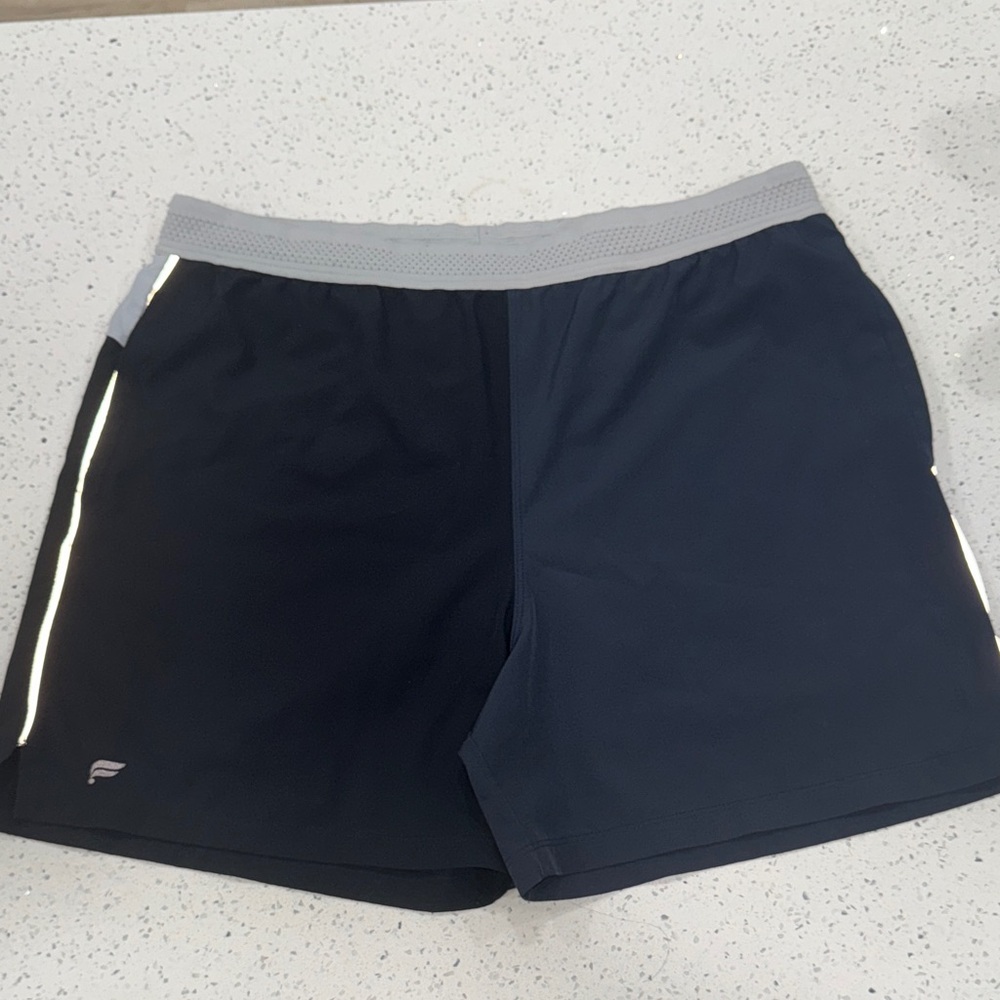 Mens Fabletics Lined shorts sz. L